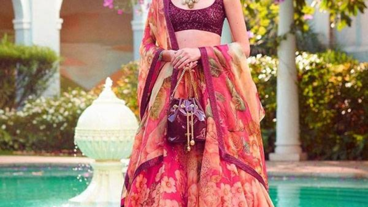 Brides all over the world LOVE this Sabyasachi lehenga worn by Deepika  Padukone - Times of India