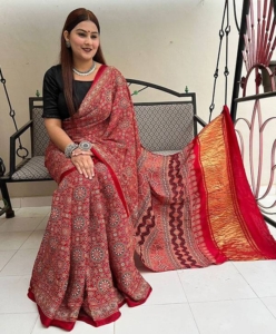 Pavitra Bandhej  laheriya saree