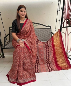 Pavitra Bandhej  laheriya saree